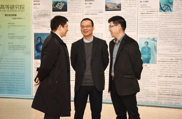 与会嘉宾交流.JPG